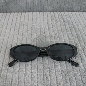 Chic Black Oval Sunglasses